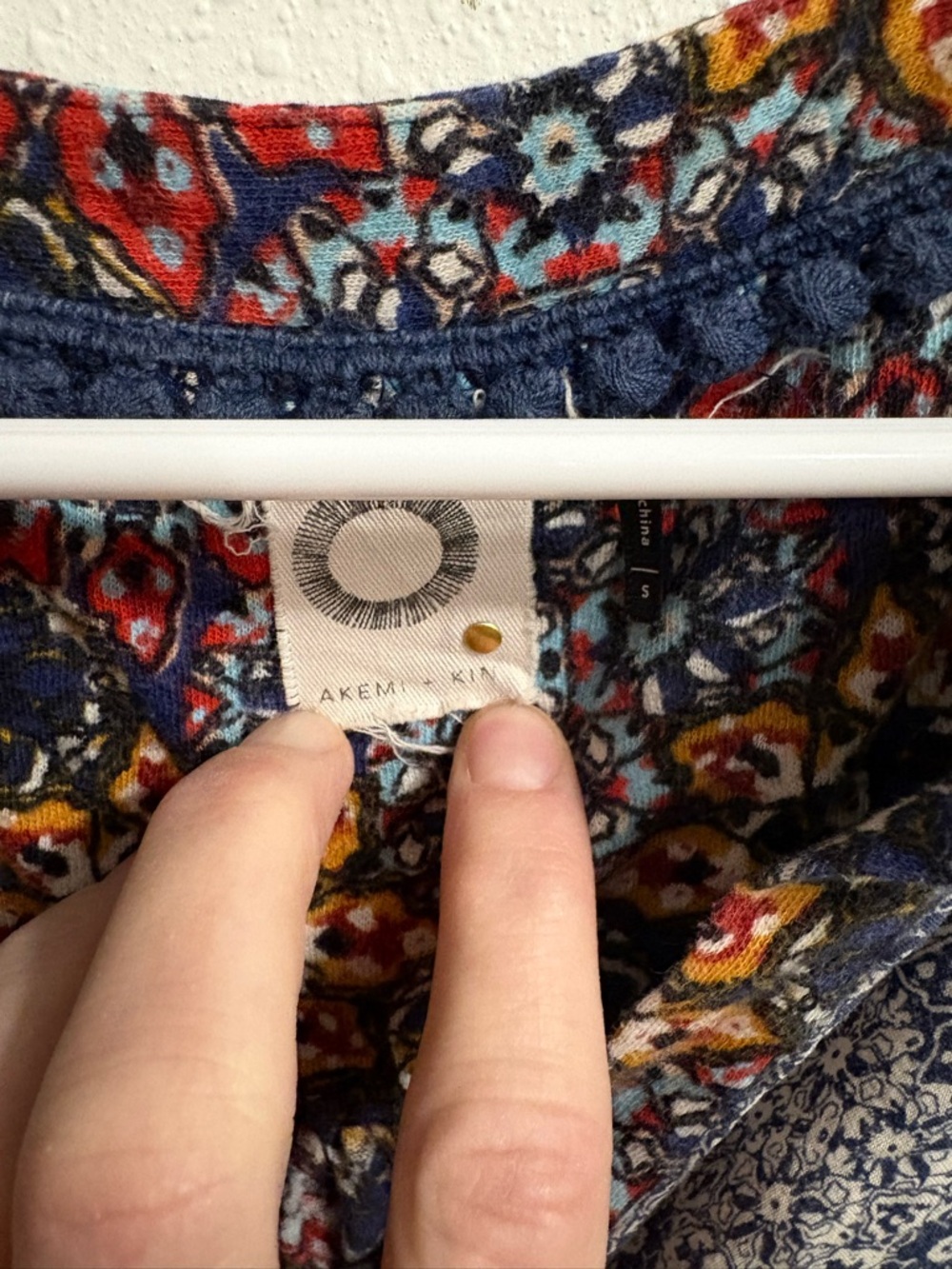 Akemi & Kin Flowy Floral Peasant Tunic Blouse in Navy and Red Size Small - Picture 4 of 5
